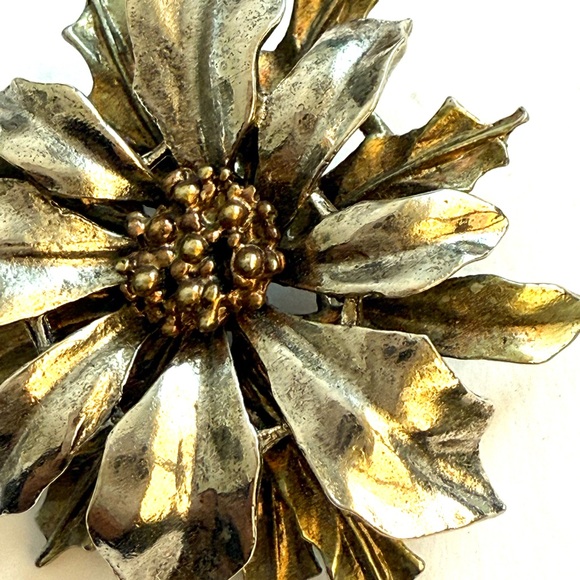 Silver and Gold Floral Brooch - Picture 4 of 9
